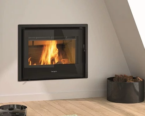 HERGOM - C16 - Un design moderne avec une grande façade vitrée pour profiter du spectacle agréable des flammes