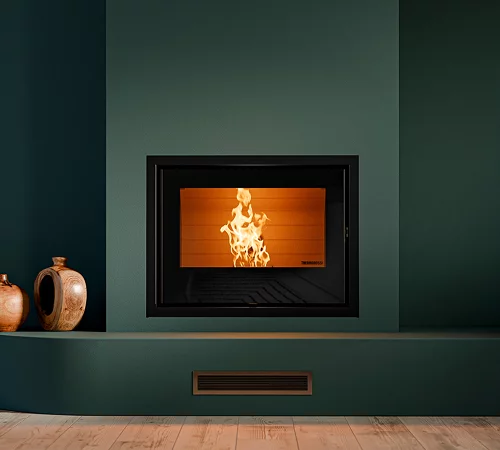 THERMOROSSI - Esprit 490 - Idéal pour utilise run foyer existant. Ventilé et canalisable, il est doté de brûleur autonettoyant jusqu'à 500 heures NON-STOP